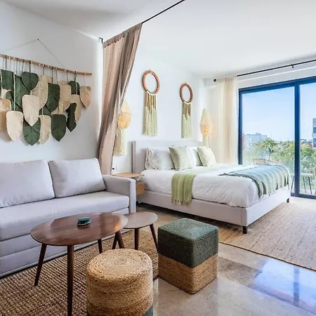 Stunning New Studio With Rooftop Pool